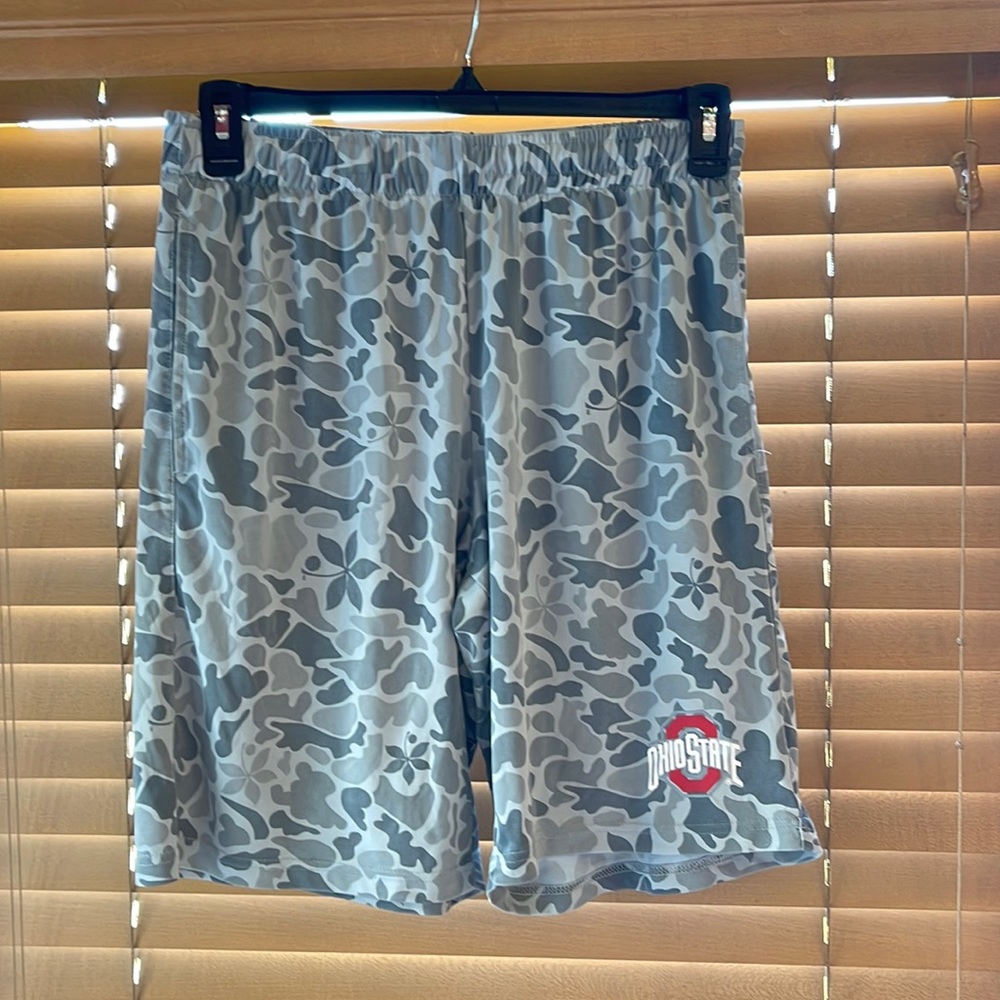 Ohio State medium shorts w/pockets